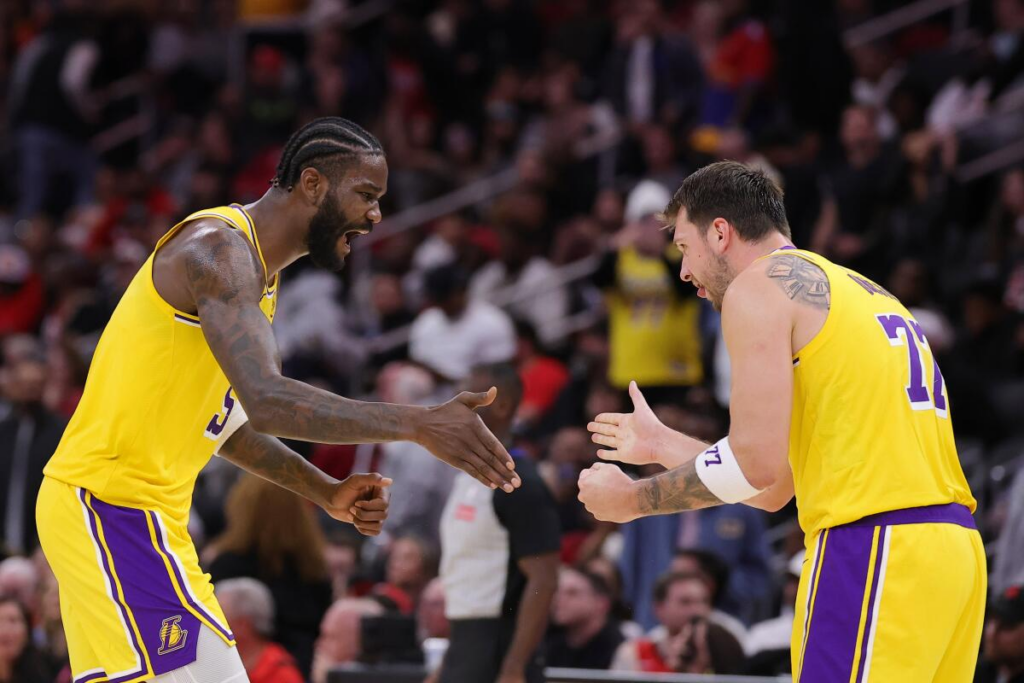 Los Angeles Lakers Extend Win Streak to Six with Gritty Victory