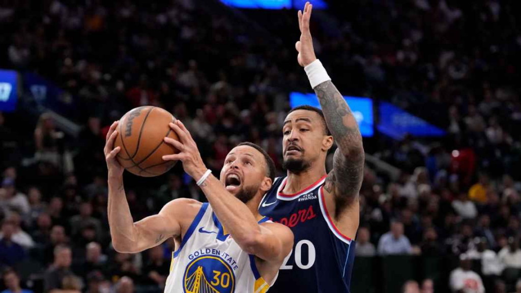 Warriors Rally Late to Stun Clippers, Keep Season Alive